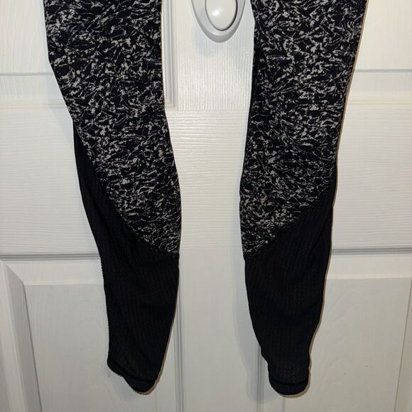 Lululemon Deep Breath Tight Iced Wave White Black Full On Luon Size 8 - Picture 6 of 7